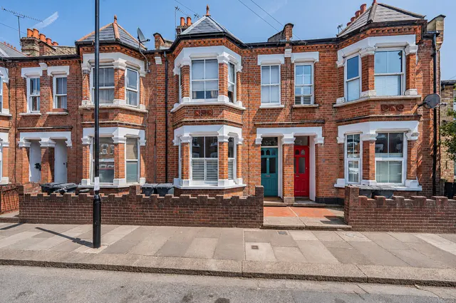Mafeking Avenue, Brentford, TW8, photo 1