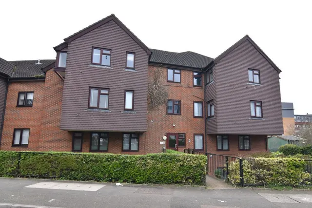 Clarendon Road, Wallington, SM6, photo 1