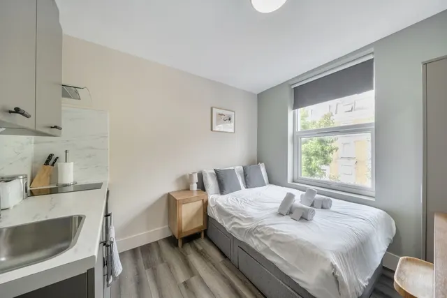 Sutherland Avenue, London, W9, photo 1