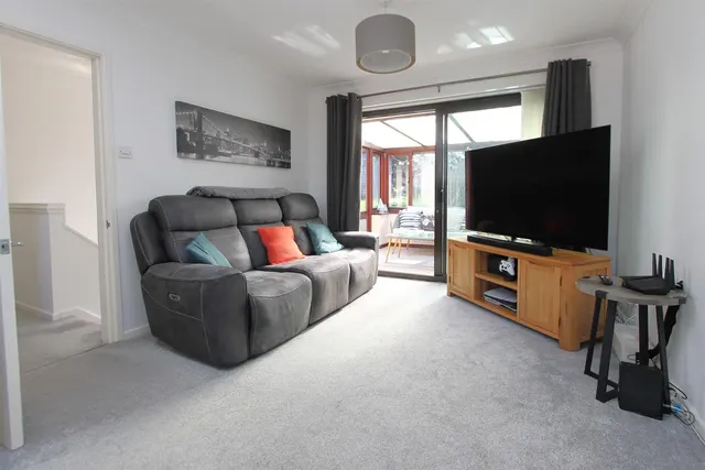 Photo 2 — Broadwaters Drive, Kidderminster