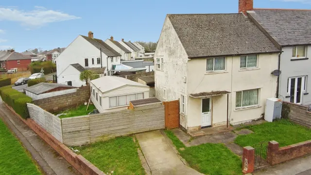 Winston Road, Barry, photo 1