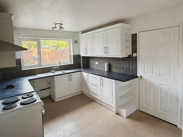 Photo 2 — Jubilee Close, North Hykeham, Lincoln