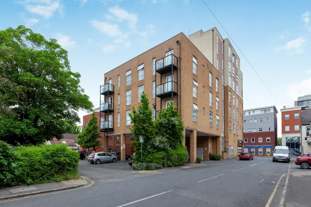 Burlington Road, Slough, photo 1