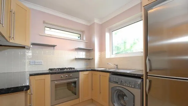 Alma Court, Wokingham, RG41, photo 2