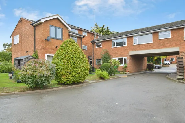 Alma Court, Wokingham, RG41, photo 1