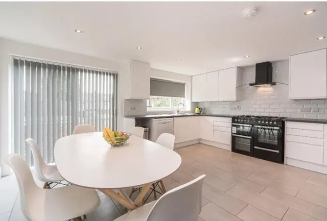 Harlaxton Drive,, photo 1