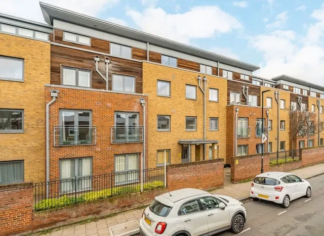 Effra Parade, Brixton, SW2, photo 1
