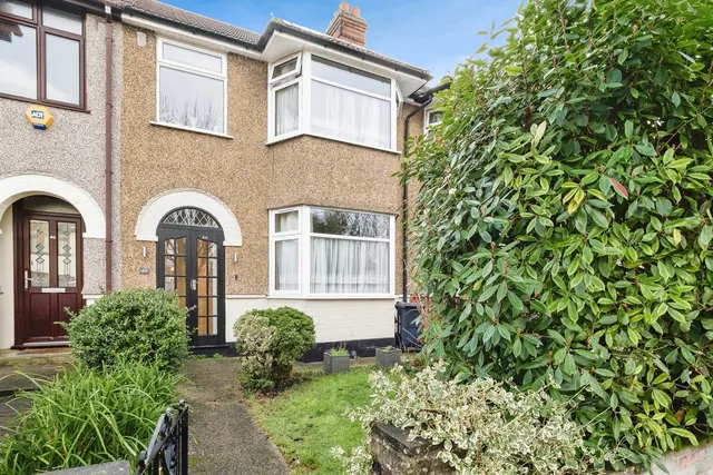 Canfield Road, Woodford Green, IG8, photo 1