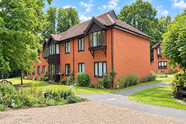 Berry Court, Hook, Hampshire, RG27 9JZ, photo 1