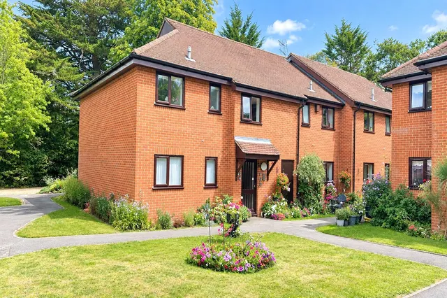 Photo 2 — Berry Court, Hook, Hampshire, RG27 9JZ