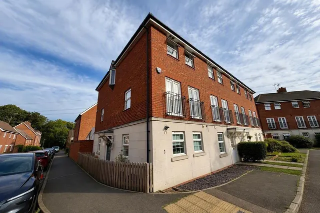 Merrick Close, SG1, photo 1