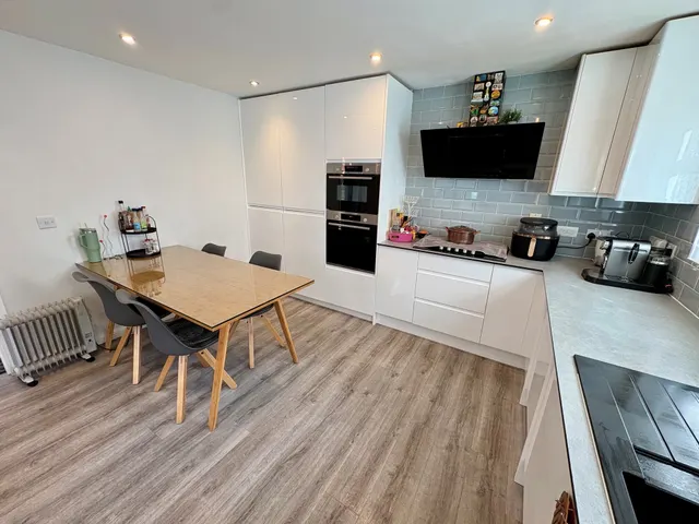 Photo 3 — Merrick Close, SG1