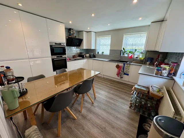 Photo 2 — Merrick Close, SG1