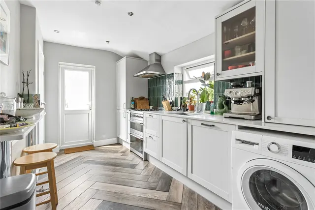 Brighton Road, London, N16, photo 1