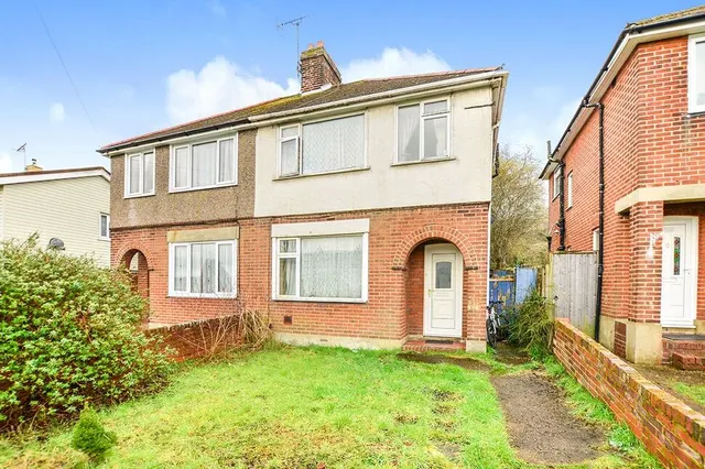 3 bedroom house — Old Park Avenue, Canterbury, Kent, CT1