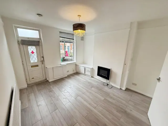 2 bedroom house, Commercial Road, Bulwell, NG6