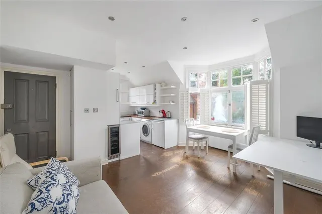 Blandford Road, London, W4, photo 2