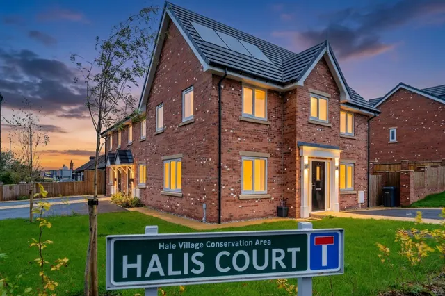 Halis Court, Hale Village, L24, photo 1