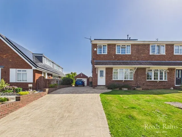 Lauderdale Drive, Guisborough, North Yorkshire, TS14, photo 1