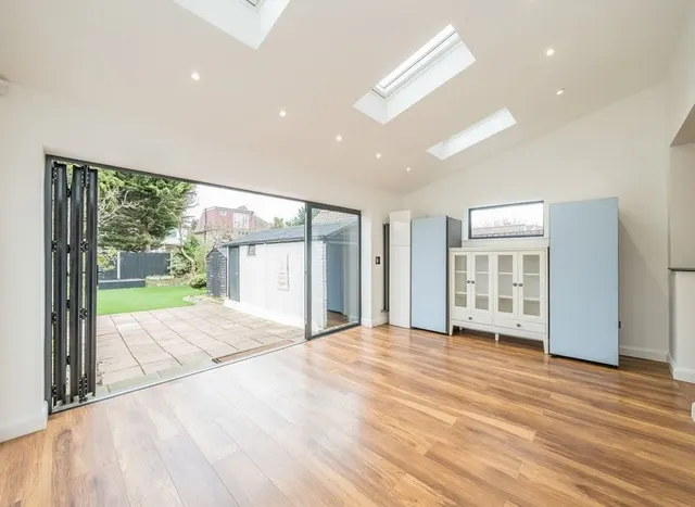 Melrose Avenue, Twickenham, TW2, photo 3