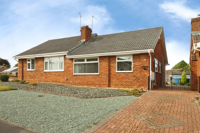 Hawthorn Avenue, Waterthorpe, Sheffield, S20, photo 1