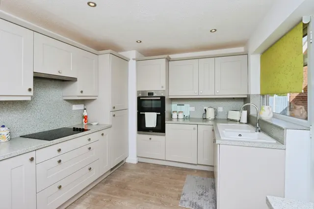 Photo 2 — Hawthorn Avenue, Waterthorpe, Sheffield, S20