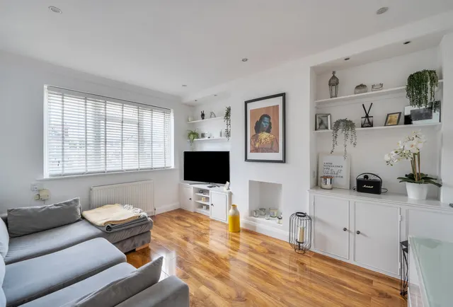 London Road, Cheam, SM3 9BJ, photo 1