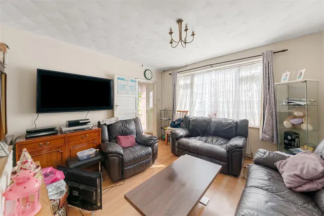 Rushdene Crescent, Northolt, photo 2