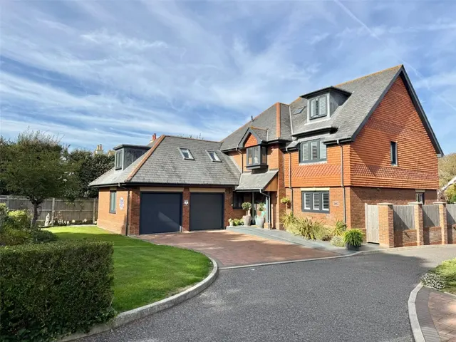 Milford on Sea, Lymington, photo 1