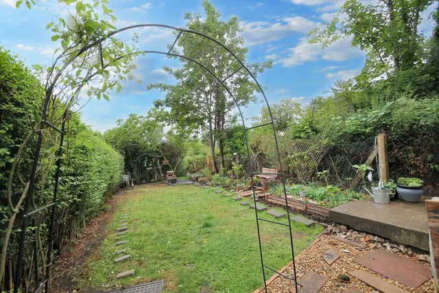 Bull Hill, Leatherhead, KT22, photo 2