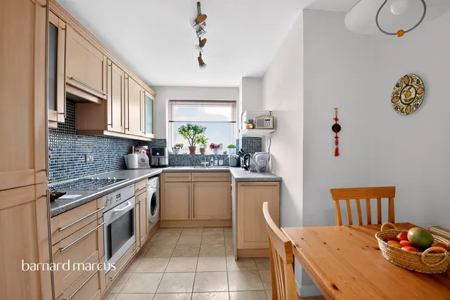 Downs Hill Road, Epsom, KT18, photo 3