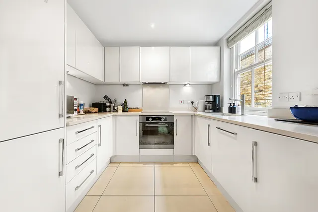 Photo 2 — Ground Floor Flat, 88 Park Hill, London