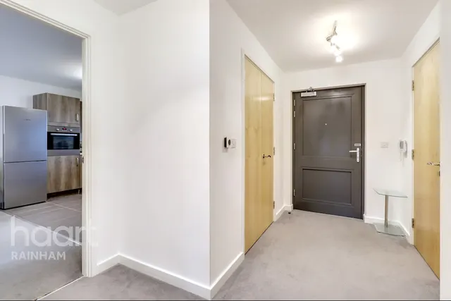 Broadis Way, Rainham, RM13, photo 2