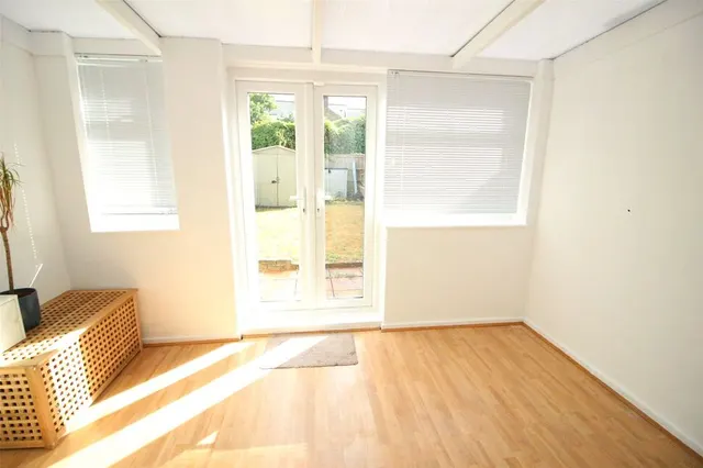 Photo 3 — Brantwood Way, Orpington, BR5