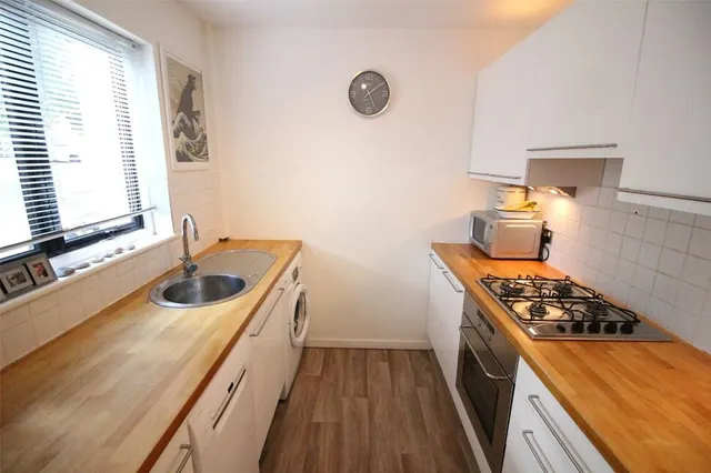 Photo 2 — Brantwood Way, Orpington, BR5