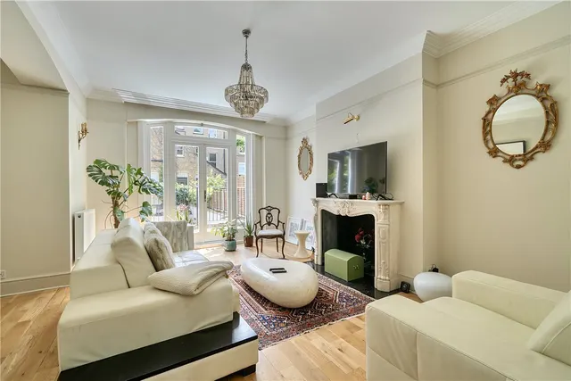 Photo 3 — Bedford Gardens, London, W8