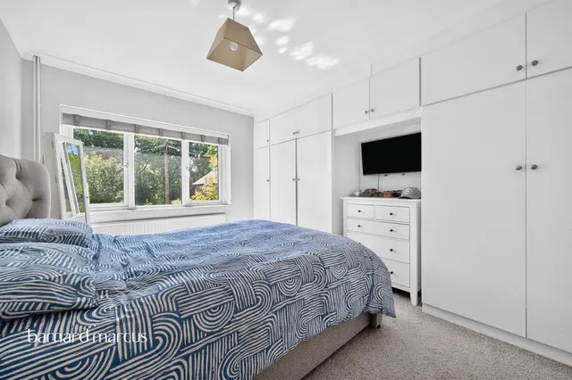 Collier Close, Epsom, KT19, photo 3