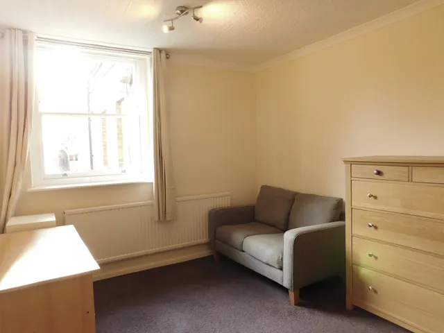 Photo 2 — Sutherland Road, London, W13 0DT