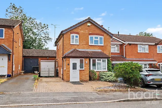 Barn Close, Wigston, LE18, photo 1