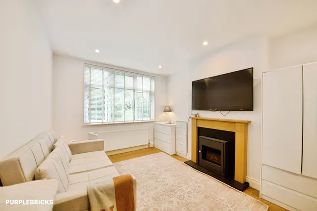 Finchley Park, London, N12, photo 1