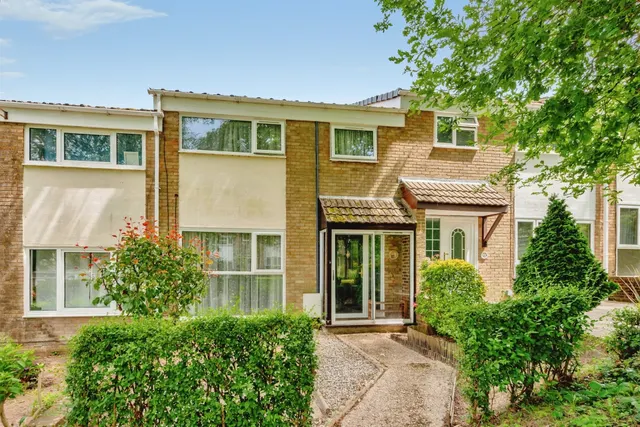 Trefoil Crescent, Crawley, photo 1