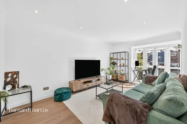 Farriers Road, Epsom, KT17, photo 3