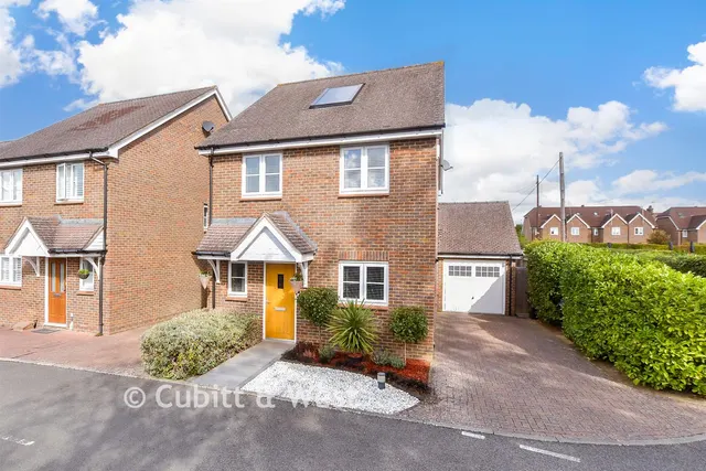 Westhill Close, Burgess Hill, RH15, photo 1
