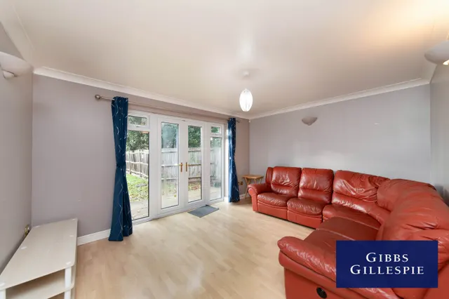 Rickmansworth Road, Fees Apply, HA5, photo 2