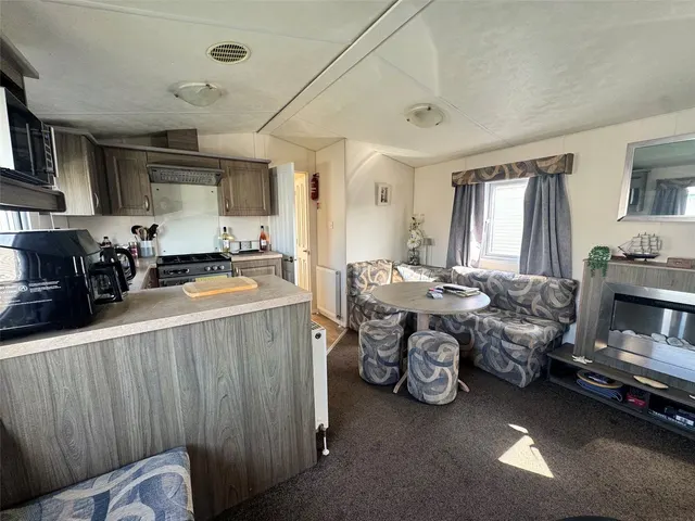 Manor Road, Hayling Island, PO11, photo 3