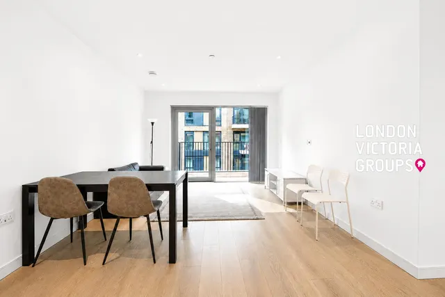 Lockgate Road, London, photo 1