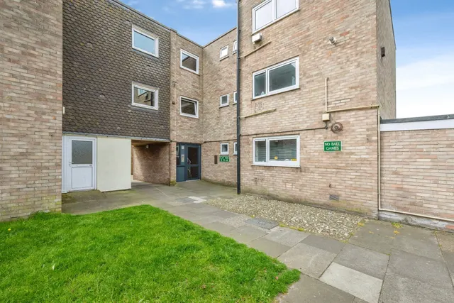 Photo 3 — Great Northern Close, Great Yarmouth