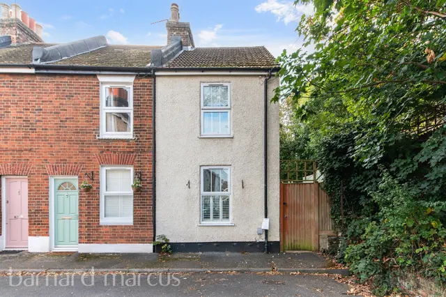 2 bedroom house — Beaconsfield Place, Epsom