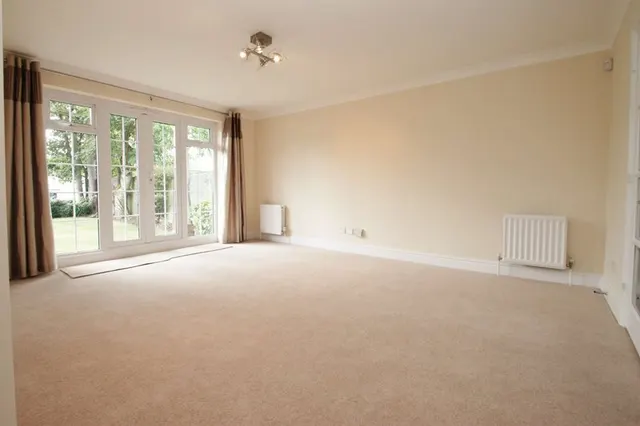 Uxbridge Rd, Hatch End, HA5, photo 2