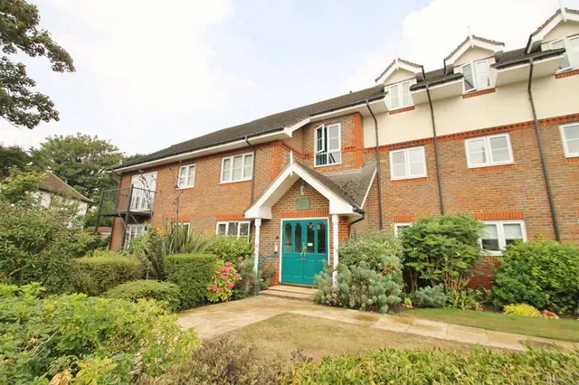 Uxbridge Rd, Hatch End, HA5, photo 1
